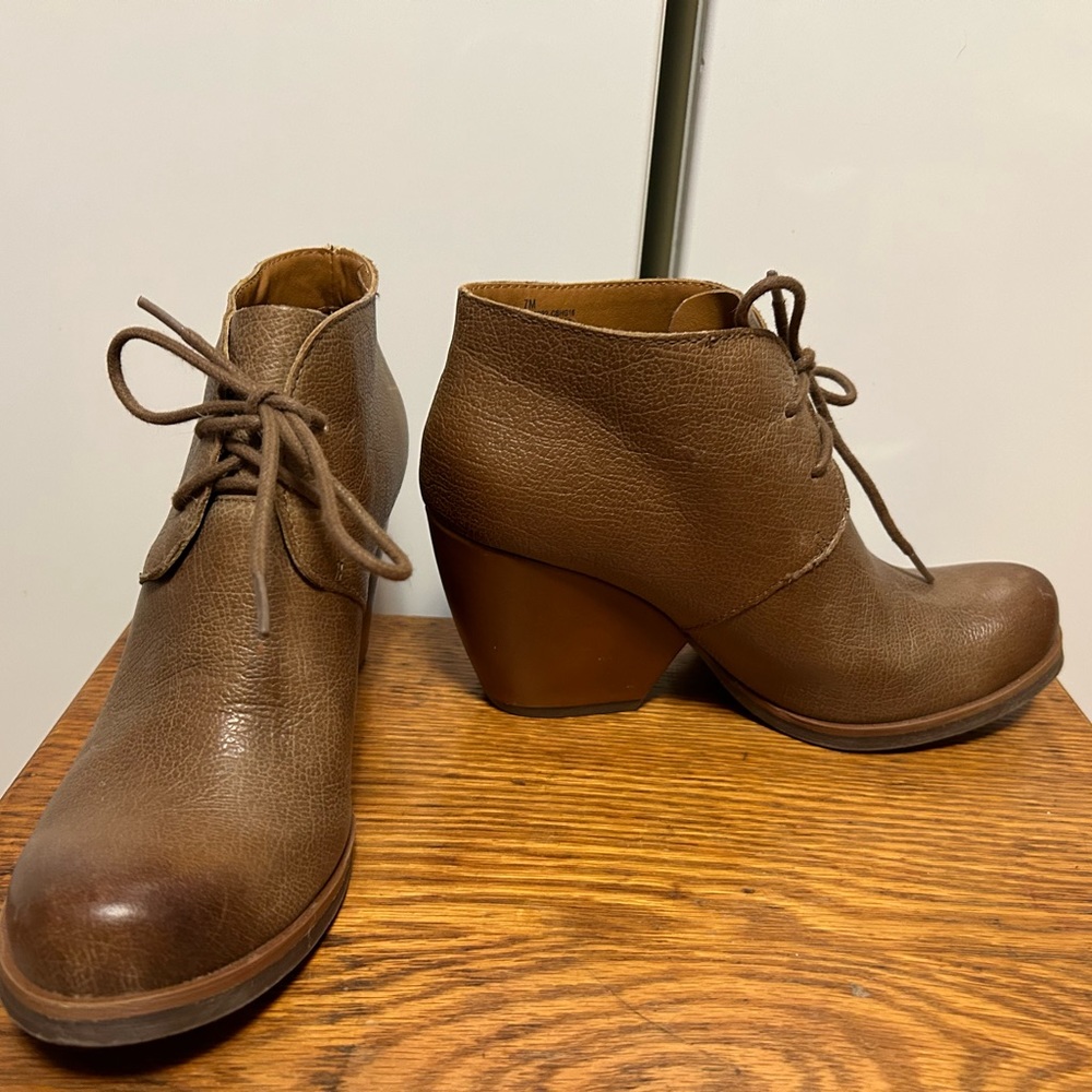 Kork-Ease cute short boot/ shoes color aged dark tan, size 7 excellent